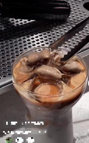 优先配 四川一咖啡馆推出肥肠咖啡 主理人：已推出肥肠拿铁挑战，等级越高味越重